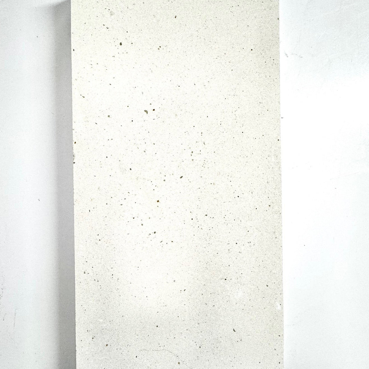 600x400x70mm Solid Drop Face Pool Coping – White Limestone, Rough Texture